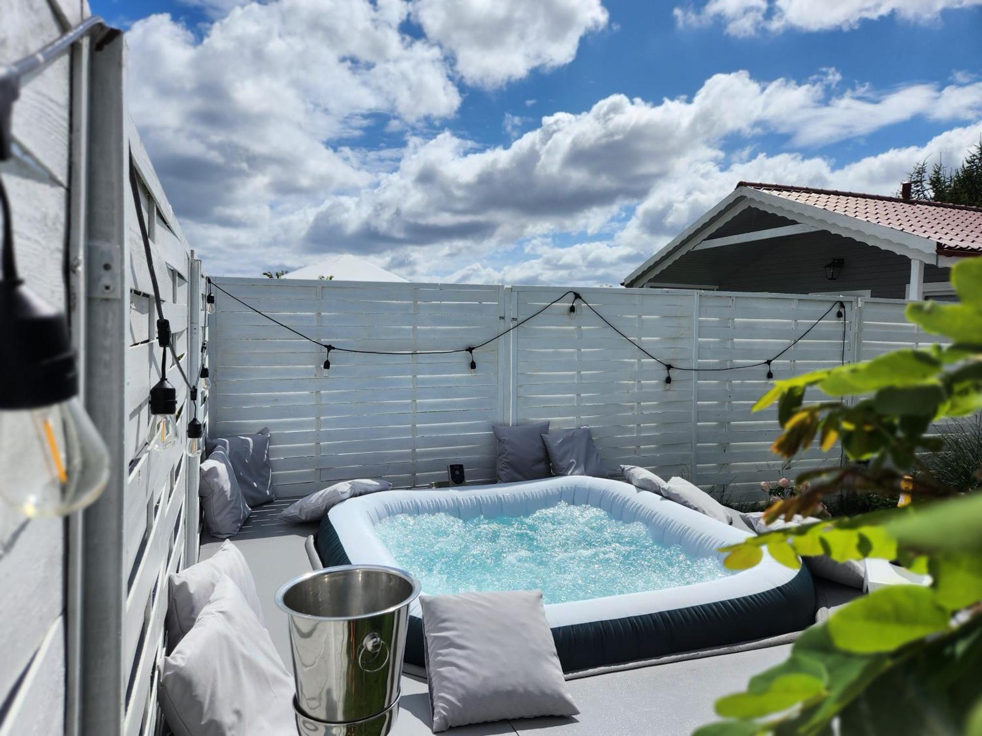 Domki z jacuzzi nad zatoką Puck Zewnętrze zdjęcie