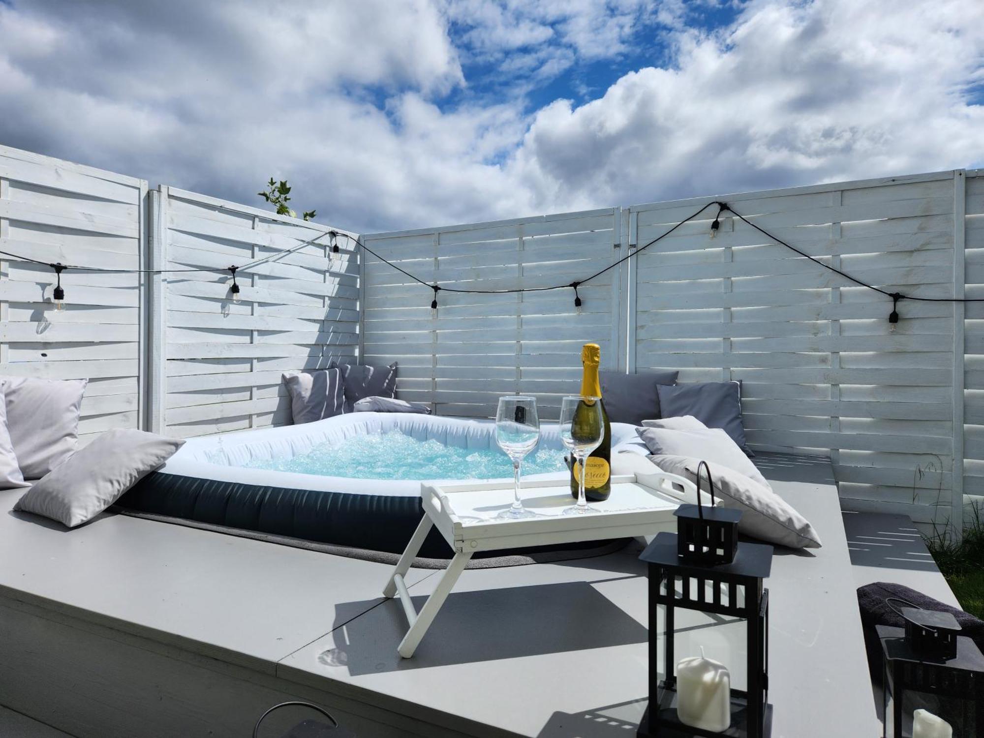 Domki z jacuzzi nad zatoką Puck Zewnętrze zdjęcie
